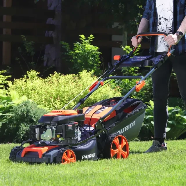 Бензиновая газонокосилка самоходная Patriot PT 47 LS Бензиновая газонокосилка самоходная Patriot PT 47 LS