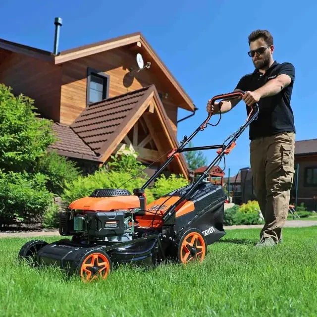 Бензиновая газонокосилка самоходная Patriot PT 46 S Бензиновая газонокосилка самоходная Patriot PT 46 S